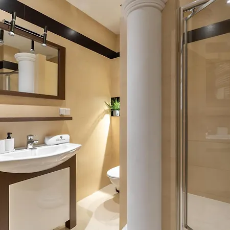 Portofino - Family In Center With Parking By Lion Apartamento